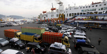 Arus Balik Lebaran, Ribuan Kendaraan Antre Masuk Kapal di Pelabuhan Bakauheni