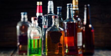 Ahli mengingatkan ada sederet dampak minuman ini pada tubuh. Apa yang terjadi pada tubuh saat minum alkohol?