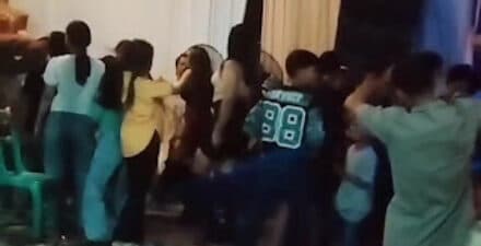 Tangkapan layar biduan seksi di pesta pernikahan di Padang.