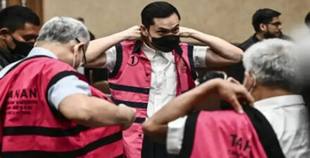 Tiga terdakwa kasus dugaan korupsi