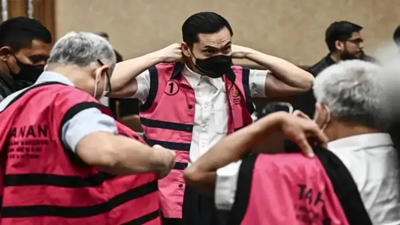 Tiga terdakwa kasus dugaan korupsi