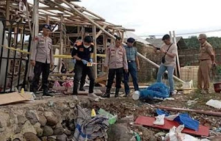 Seorang nelayan tewas akibat terkena ledakan bom ikan.