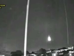 Letusan Gunung Marapi Gegerkan Warga Padang Panjang di Tengah Hujan Lebat