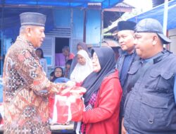 Kehadiran Wawako Om Zet, Sebagai Bentuk Peduli Dan Penghibur Bagi Warga Musibah Kebakaran NDB