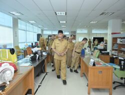 Sidak Pascalebaran, Gubernur Mahyeldi Sebut Idul Fithri sebagai Momentum Memperbaiki Kinerja Individu dan Institusi