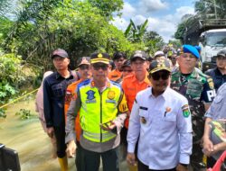 Wabup Rohman Tinjau dan Temui Korban Banjir di Tungkal Jaya