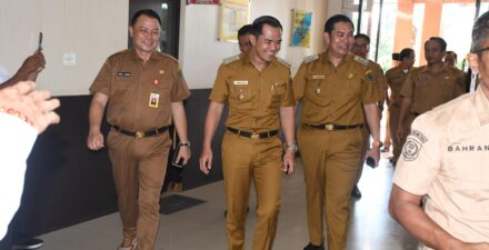 Kepala Dinas PUPR Usis I Sangkai Sambut Kedatangan Bupati dan Wabup