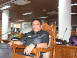 Anggota DPRD Pulpis Merkurius Galan Semangati Petani Semangka Desa Henda