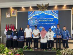 KORPRI Sumbar Serahkan Cenderamata untuk ASN Calon Jamaah Haji 2025