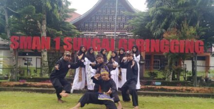 SMAN 1 Sungai Geringging Padang Pariaman Giatkan Pencak Silat Tradisional Minang