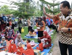 PAUD Kota Pariaman Meriahkan Hardiknas dengan Kreativitas Kolase dan Finger Painting