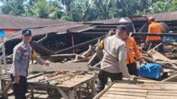 Los Pasar Ampalu Padang Pariaman roboh.