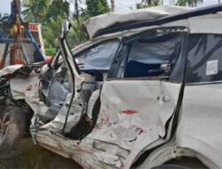 Minibus Terseret Kereta Api Wisata di Padang Pariaman, Dua Orang Luka-Luka Serius