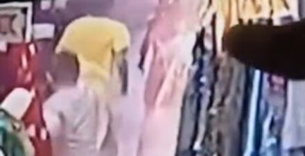 Viral bocah terekam CCTV membakar pakaian.