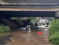 Hujan Deras Sebabkan Banjir di Bekasi, Jalan Kalimalang Terendam