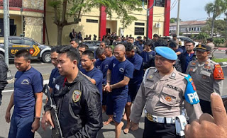 Polisi menangkap 52 preman dan pelalu kejahatan.