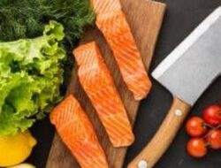Manfaat Ikan Salmon untuk Kesehatan Ginjal, Omega-3 yang Menyokong Fungsi Ginjal