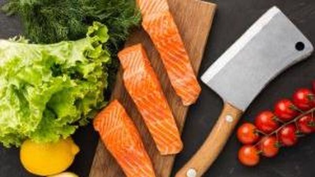Ada sederet manfaat ikan salmon untuk ginjal sehat. Jangan lupa konsumsi secara rutin.