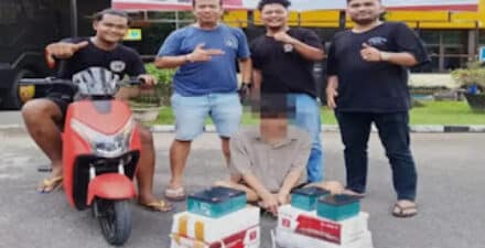 Satreskrim Polresta Padang menangkap pemuda karena mencuri sepeda listrik.