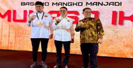Andre Rosiade bersama Ketum DPP IKM Fadli Zon di acara Munas ke-1 IKM.