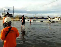 Pelabuhan Tanjung Emas Terendam Rob, Operasional Tetap Normal