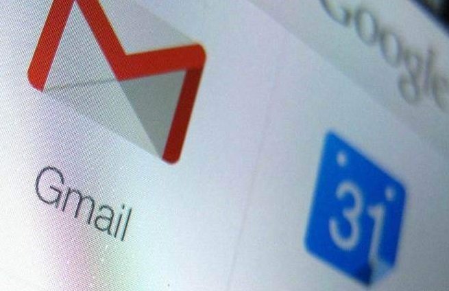 Gemini Kini Bisa Otomatis Ringkas Email Panjang.