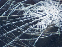 Kecelakaan di Jalan Narogong, Juru Parkir dan Pengendara Motor Terluka