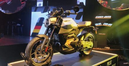 2 Motor Listrik Can-Am Meluncur, Seharga Innova Zenix.