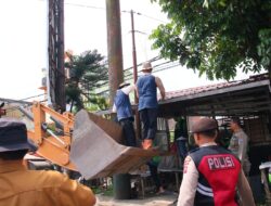 Pemko Payakumbuh Bongkar Paksa Bangunan Diatas Fasilitas Umum