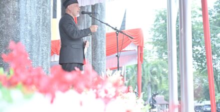 Upacara Hardiknas 2025 di Sumbar: Mahyeldi Serukan Pendidikan yang Cerdas, Sehat, dan Bermakna