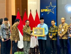 Gubernur Mahyeldi Kembali Menerima Penghargaan Tingkat Nasional, Pemprov Sumbar Dinilai Berkinerja Terbaik di Bidang SPM Regional Sumatera Tahun 2024.