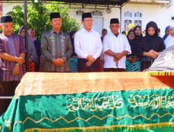 Wako Zulmaeta Hantarkan Jenazah Almarhumah Hamdah Guru Semasa SD
