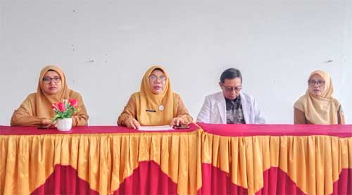 Pihak RSUD Sungai Dareh, Dharmasraya angkat bicara menanggapi tudingan publik dugaan kelalaian medis dalam kasus meninggalnya seorang mahasiswa pasca kecelakaan lalu lintas dalam konferensi pers. Selasa (6/5/2025),