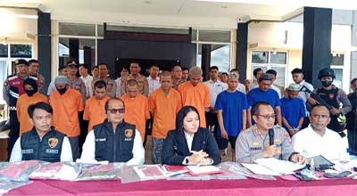 Pemerintah Kabupaten Dharmasraya dan Kepolisian Resor Dharmasraya menegaskan tidak akan memberikan toleransi terhadap pelaku kejahatan seksual terhadap anak di bawah umur. Pernyataan keras ini disampaikan langsung oleh Bupati Dharmasraya Annisa Suci Ramadhani, S.H., LL.M., bersama Kapolres Dharmasraya AKBP Purwanto Hari Subekti, S.Sos., dalam konferensi pers di Mapolres Dharmasraya, Senin (5/5/2025).