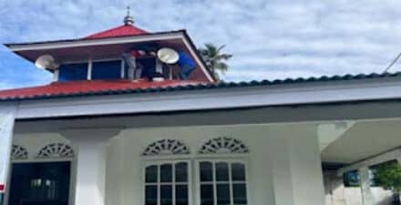 Pengeras suara dipasang di Mushalla Nurul Jadid.