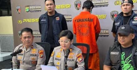 Polsek Pesanggrahan menangkap suami yang membakar rumah istri.