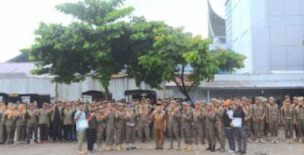 Ratusan personil dubalang Kota Padang resmi dikembalikan ke OPD masing masing.