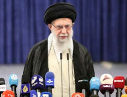 Iran Peringatkan AS, Intervensi Bisa Picu Perang Besar