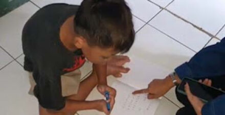 Muhammad Zaini (9) anak berkebutuhan khusus di Cilegon terpaksa tidak sekolah
