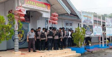 Puluhan personel disiagakan usai belasan napi kabur dari Lapas Kelas IIB Nabire.