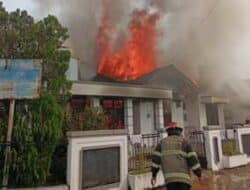 Kebakaran Hanguskan Studio Foto di Padang, Kerugian Rp500 Juta