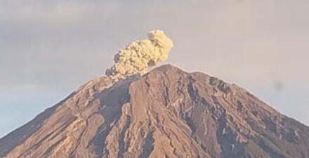 Semeru Meletus Pagi Ini, Waspada Aktivitas Vulkanik