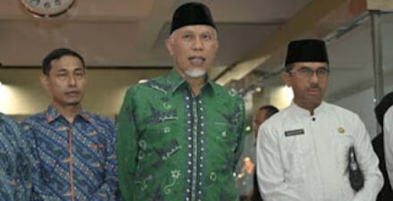 Gubernur Mahyeldi bersama dengan jajaran.