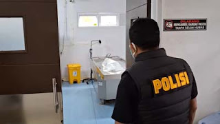 Polisi menyelidiki penemuan mayat bayi laki-laki.