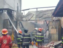 Kebakaran DMX Store Padang, Api Berasal dari Gudang Belakang