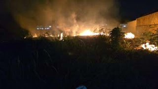 Kebakaran lahan terjadi di kawasan Piai Tangah, Padang, Sumbar pada Selasa (3/6) malam.