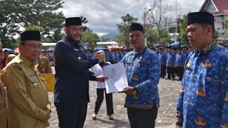 Wako Fadly Amran serahkan SK PPPK Pemko Padang.