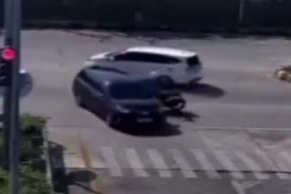 Kecelakaan yang terjadi di wilayah Limo, Kota Depok, viral di media sosial.