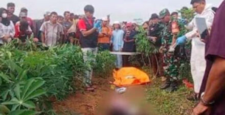Petugas mengidentifikasi mayat wanita di kebun singkong