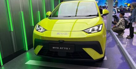 BYD ATTO 1 resmi diluncurkan di GIIAS 2025 dengan harga yang tak sampai Rp200 juta.